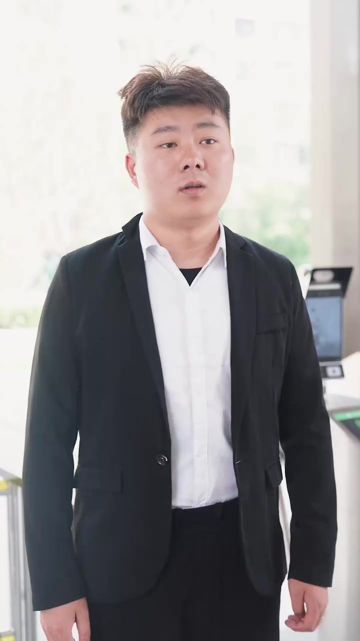 拽媽攜崽歸來（一胎三寶，神秘爹地竟是大佬）(全集)