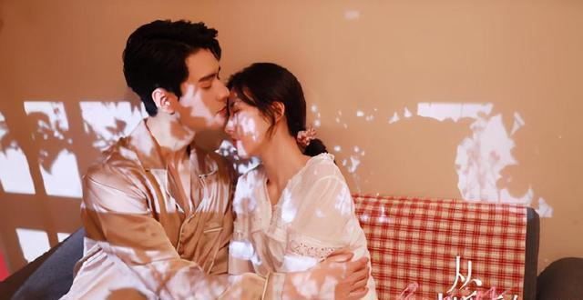 離婚后，美女總裁倒追我(全集)